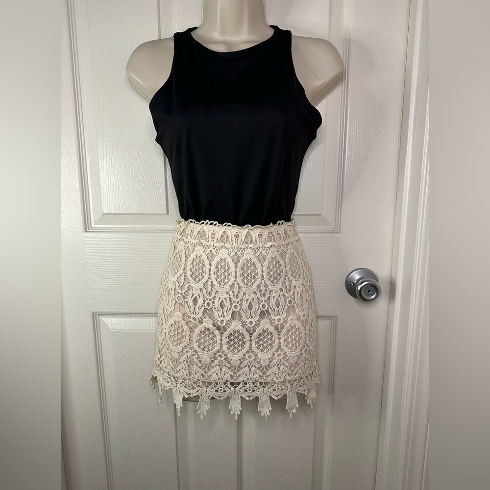 Lace mini skirt size small
